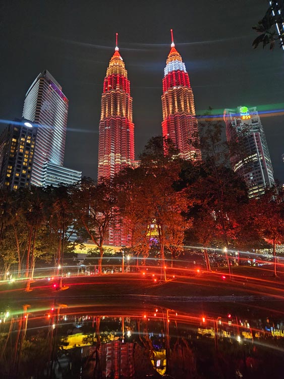 Petronas Towers i Kuala Lumpur. Petronas Towers i Kuala Lumpur.