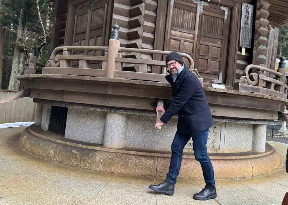 Andrew på studiereise til Japan.